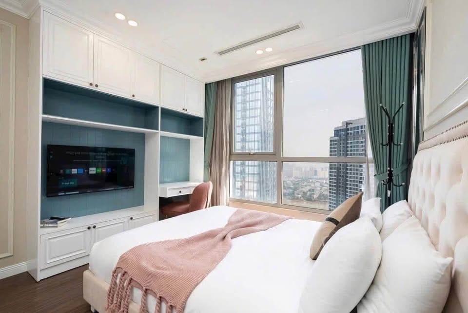 Lexington 3 Br 18M 3